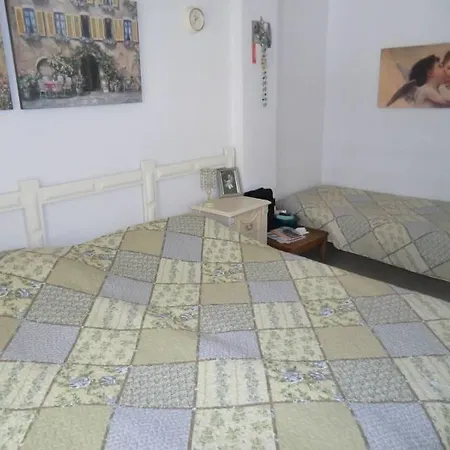 Cornelia Apartment *